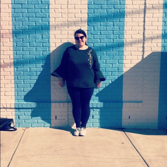 Meet your Posher, Hannah - Picture 1 of 1